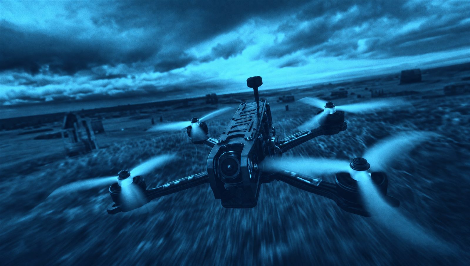 FPV-drönare i flykt över Gotland
